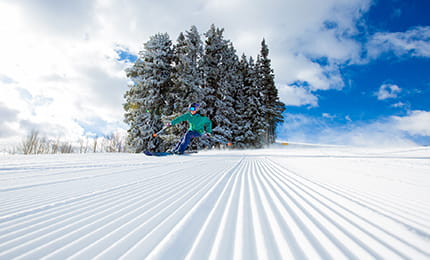 skiing winter adventures first tracks aspen mountain