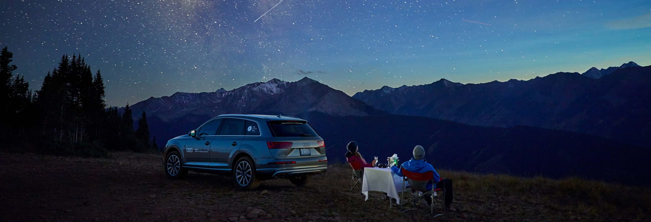 The Little Nell guests enjoy an Aspen stargazing tour with an astronomer expert.