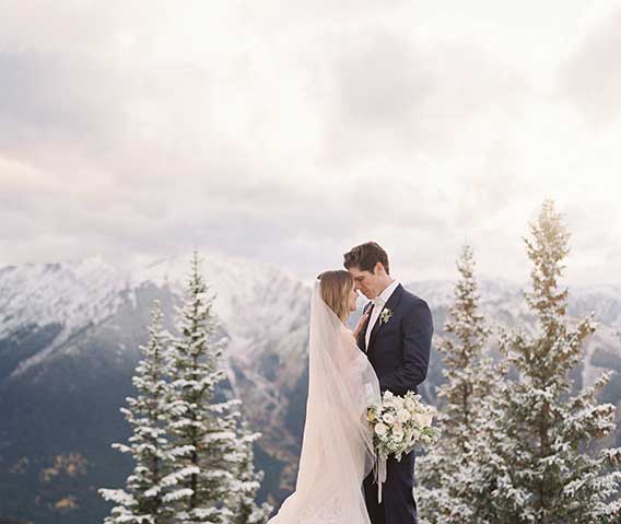 winter wedding atop aspen mountain