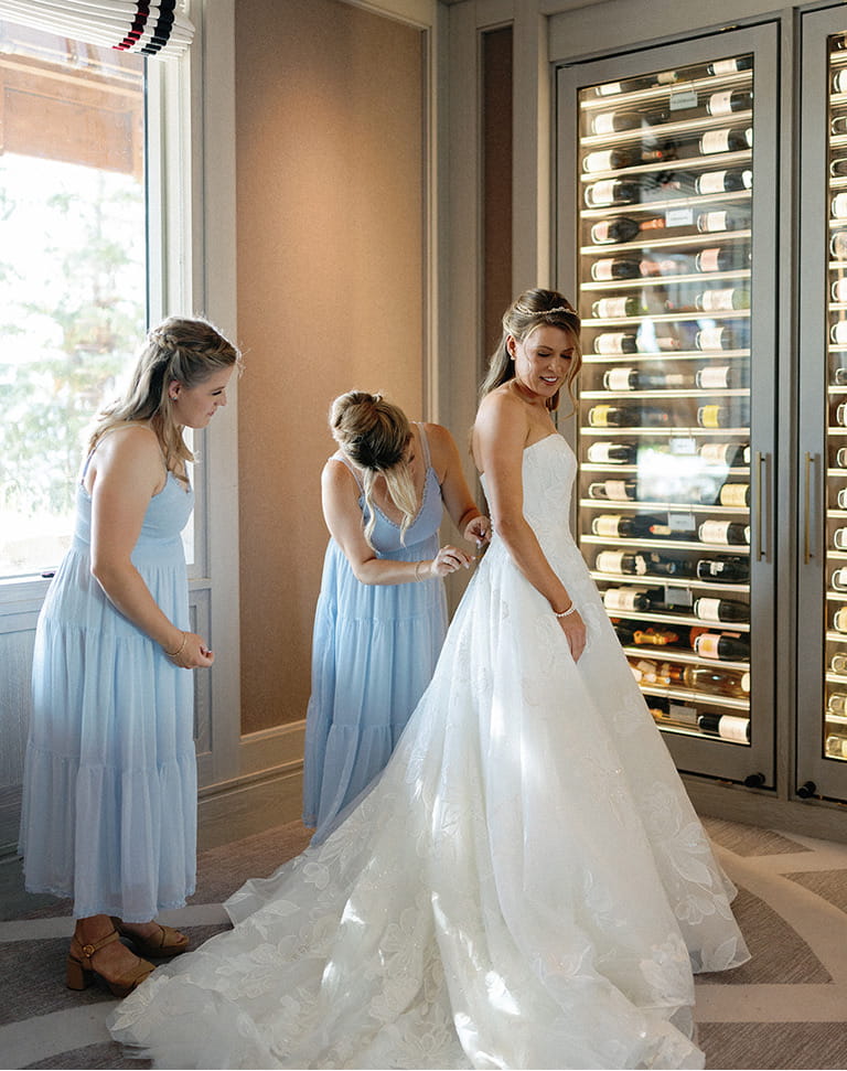bride and bridesmaids in aspen mountain club