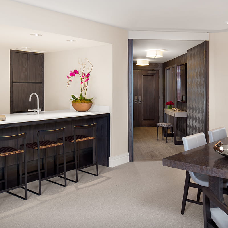 bar in iselin suite