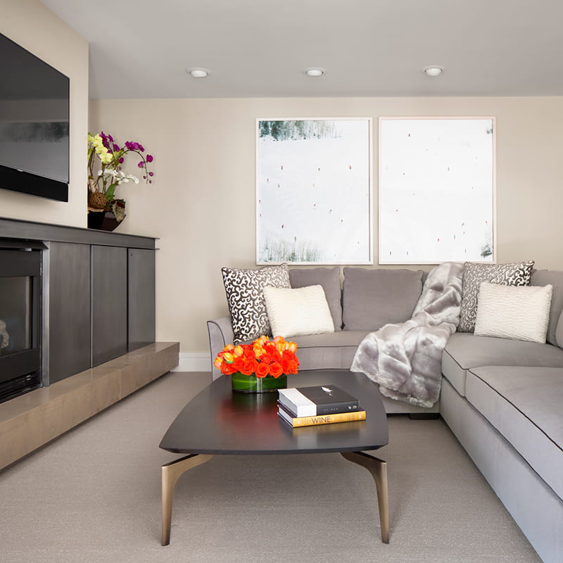 couch and tv in iselin suite