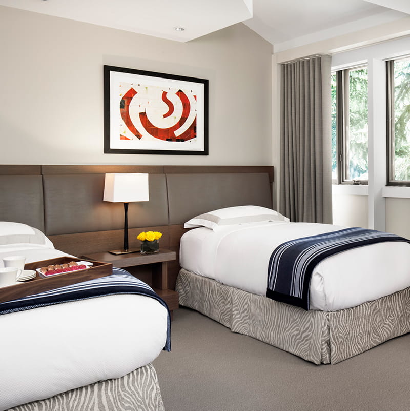 twin beds room