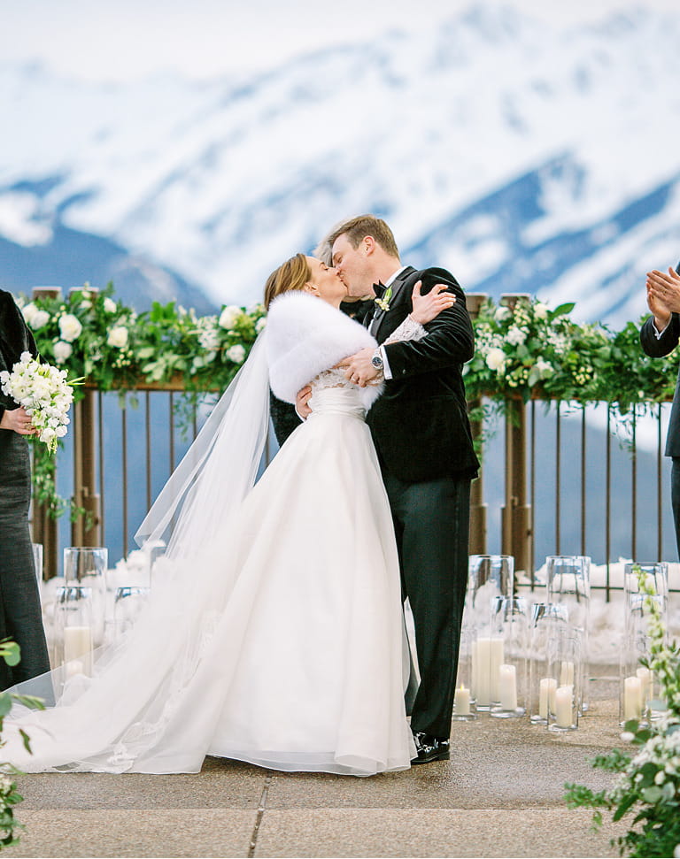 wedding couple kissing